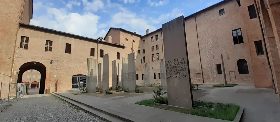 Alle Stele di Carpi, la memoria parla anche con il corpo: performance multimediale per l'82° anniversario della Strage di Fossoli