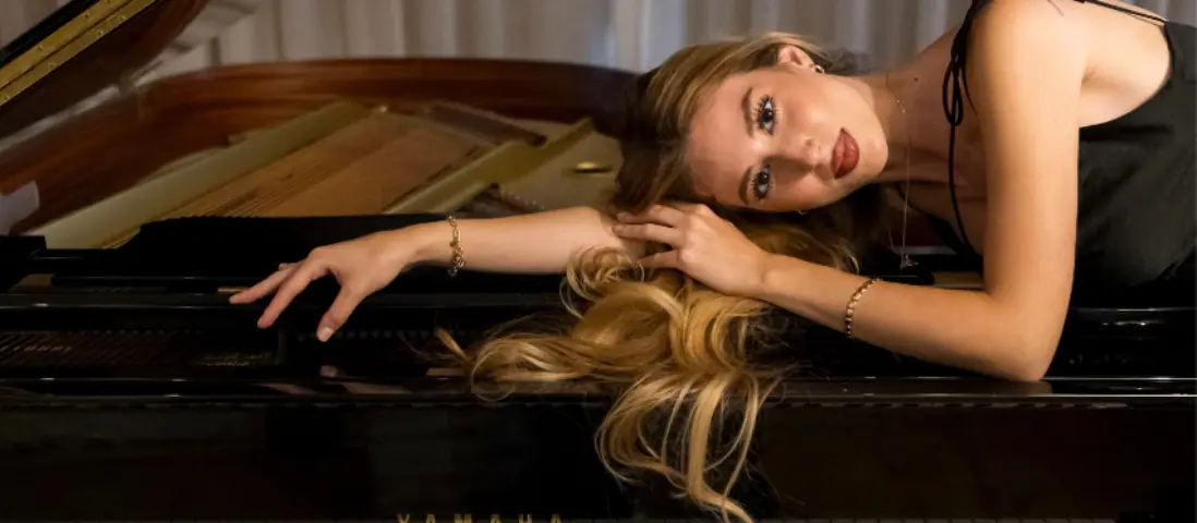 Bach e Poulenc sotto le stelle del Cortile d'Onore: Federica Lucci porta le danze e i ritratti a Palazzo dei Pio