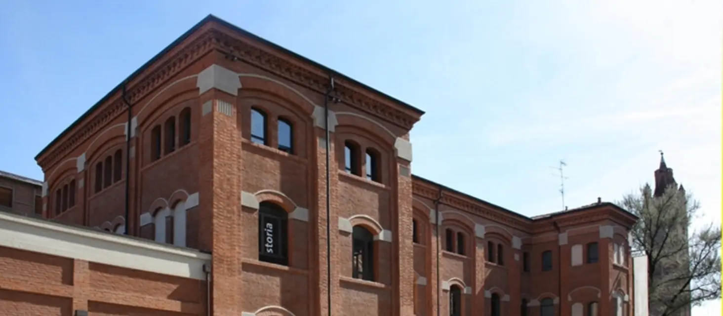 L'estate entra in biblioteca: la Loria di Carpi apre la stagione dei libri tra gialli, incontri e consigli per le vacanze