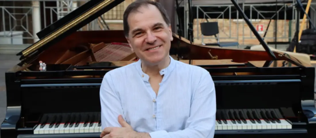 Una voce dal passato sotto le stelle di Carpi: Milhofer canta Caruso nel Cortile d'Onore