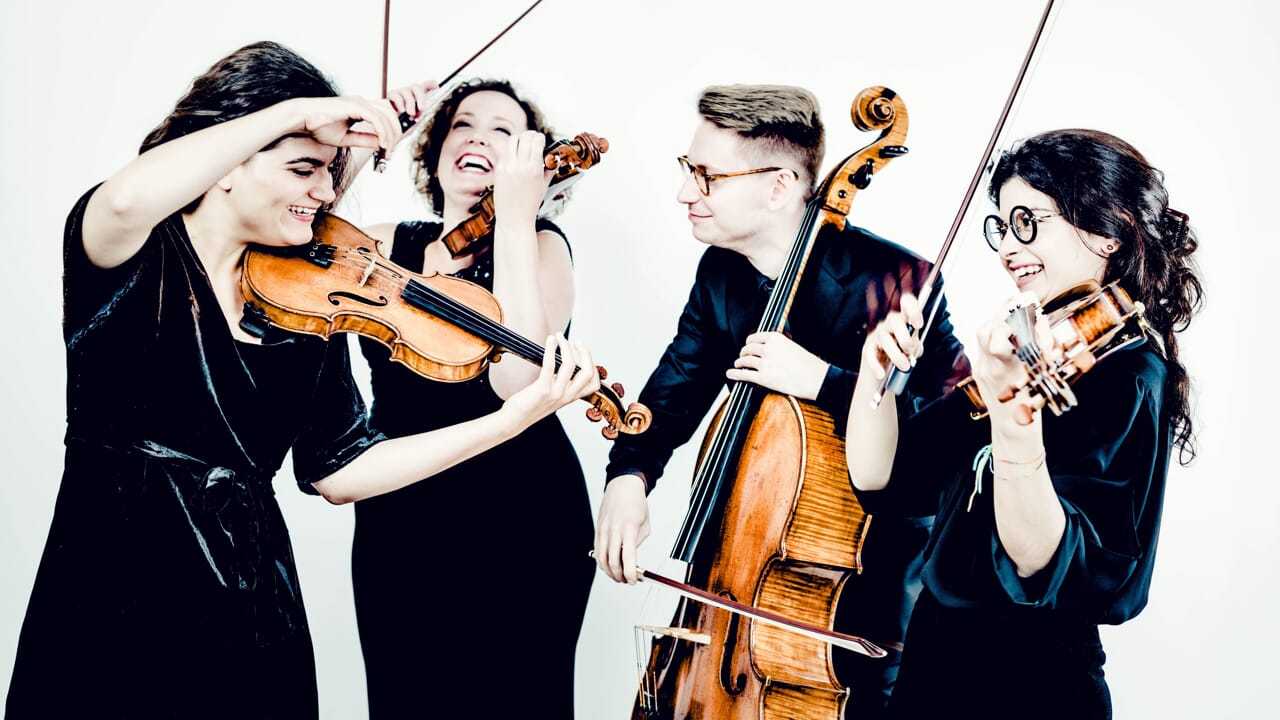 Dal quartetto che sfida il caos musicale all'Hangar Rosso