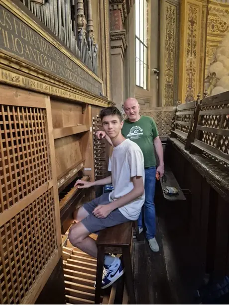 Un carpigiano alle canne dell'organo: Simone Ferrari premiato dal Rotary sotto le volte del Duomo